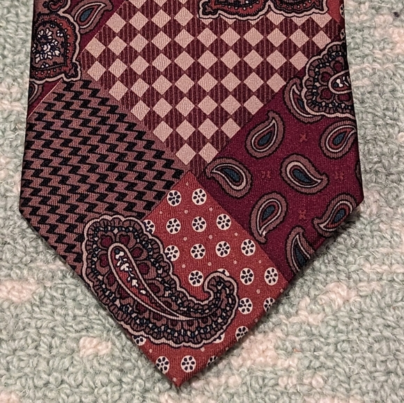 Tommy Hilfiger classic mixed style of paisley browns/green tie - Picture 1 of 7